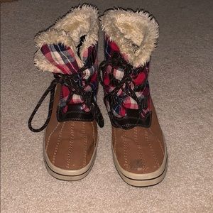Winter boots very worn